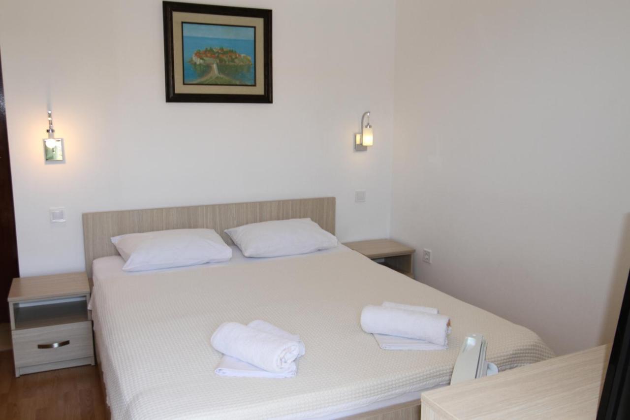 Apartments Muhar Sveti Stefan Eksteriør billede