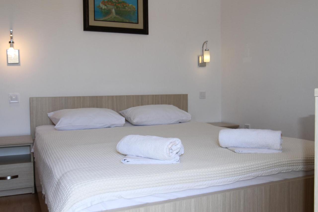 Apartments Muhar Sveti Stefan Eksteriør billede