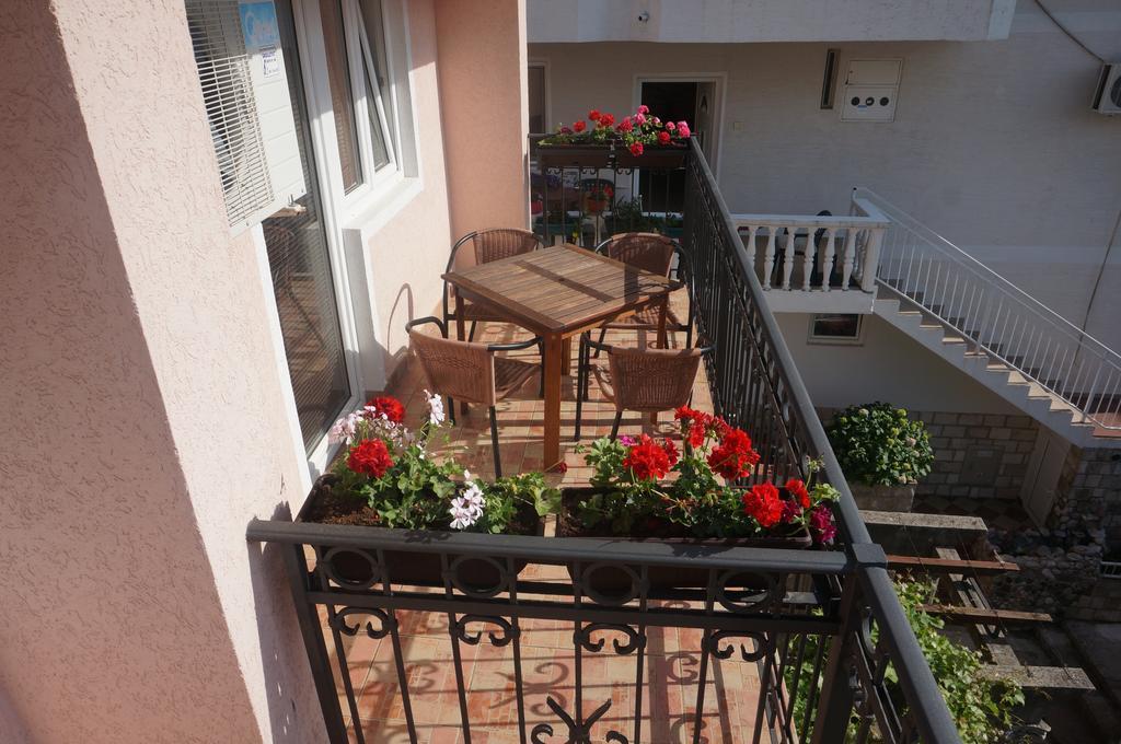 Apartments Muhar Sveti Stefan Eksteriør billede